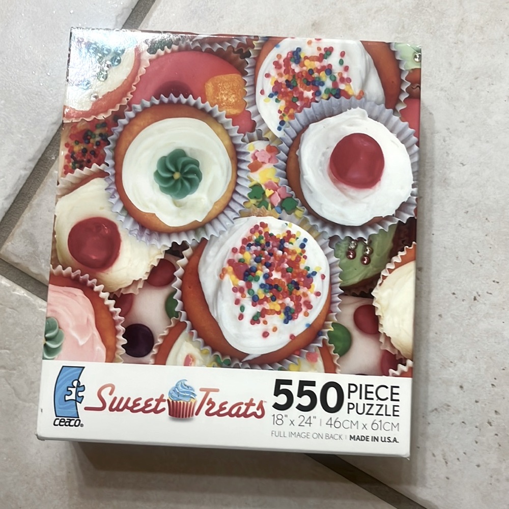 NWT Sweet Treats 550 Piece Puzzle